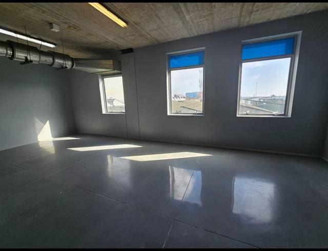 688M² OFFICE TO LET IN PAARDEN EILAND